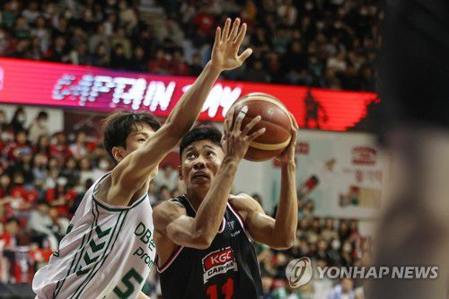 아반도 슛(안양=연합뉴스) 신현우 기자 = 26일 경기도 안양체육관에서 열린 2022-2023 SKT 에이닷 프로농구 정규리그 안양 KGC인삼공사와 원주 DB 프로미의 경기. KGC 아반도가 슛하고 있다. 2023.3.26 nowwego@yna.co.kr