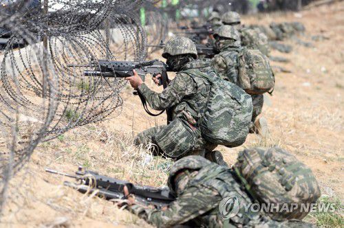 한미 해군·해병대, '결정적행동' 훈련 실시(포항=연합뉴스) 김현태 기자 = 29일 오전 포항 훈련장에서 한미 해군·해병대 장병이 '23 쌍용훈련, 결정적 행동' 훈련을 실시하고 있다. 2023.3.29 mtkht@yna.co.kr