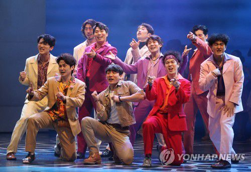 뮤지컬 '맘마미아!' 프레스콜(서울=연합뉴스) 류효림 기자 = 29일 오후 서울 중구 흥인동 충무아트센터에서 열린 뮤지컬 '맘마미아!' 프레스콜에서 출연 배우들이 주요 장면을 시연하고 있다. 2023.3.29 ryousanta@yna.co.kr