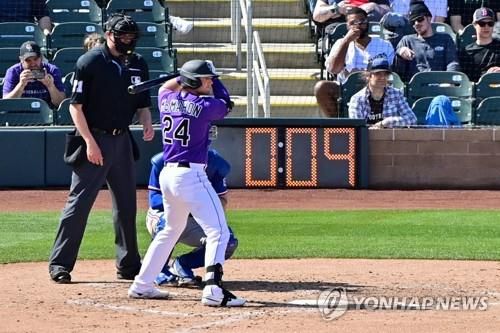 피치클록에 맞춰 타격 자세를 취한 타자[USA투데이스포츠/로이터=연합뉴스 자료사진]