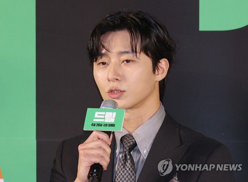 축구 감독 역할 맡은 박서준(서울=연합뉴스) 이재희 기자 = 30일 오전 서울 성동구 메가박스 성수점에서 열린 영화 '드림' 제작발표회에서 배우 박서준이 질문에 답하고 있다. 2023.3.30 scape@yna.co.kr