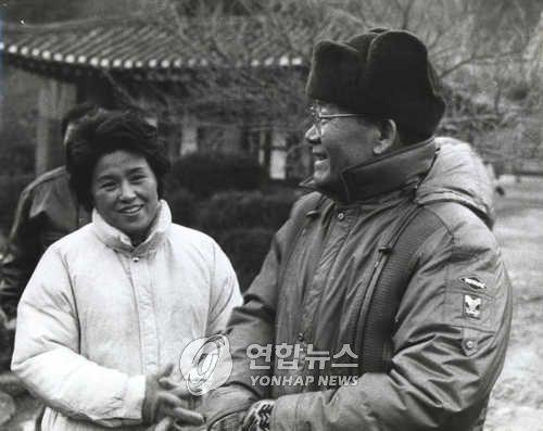 1988년 백담사에서 전두환 내외[연합뉴스 자료사진]