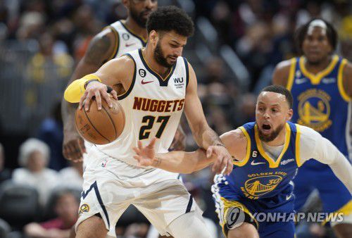 저말 머리(27번)와 스테픈 커리[AP=연합뉴스]