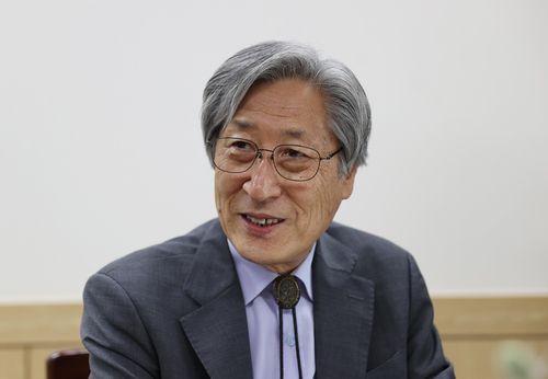 인터뷰하는 김영운 국립국악원장(서울=연합뉴스) 김성민 기자 = 지난 1일 오후 서울 서초구 국립국악원에서 김영운 국립국악원장이 연합뉴스와 인터뷰하고 있다. 2023.6.3     ksm7976@yna.co.kr