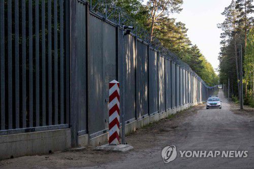 폴란드가 벨라루스와의 국경에 세운 장벽[AFP=연합뉴스 자료사진. 재판매 및 DB 금지]
