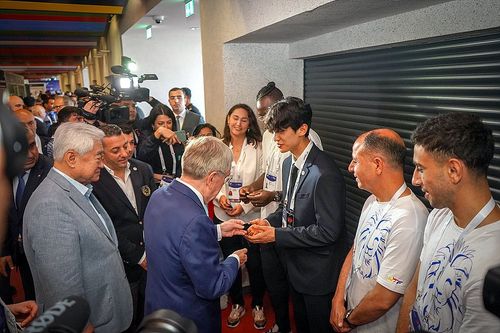 토마스 바흐 IOC 위원장을 만나는 이대훈[세계태권도연맹 제공. 재판매 및 DB금지]