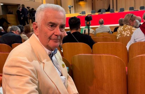 연합뉴스와 인터뷰하는 관객(브뤼셀=연합뉴스) 정빛나 특파원 = 3일(현지시간) 벨기에 브뤼셀 보자르 극장을 찾은 샤를로 씨가 연합뉴스와 인터뷰하고 있다. 2023.6.4 shine@yna.co.kr [재판매 및 DB 금지]