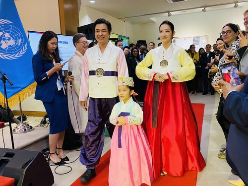 한국의 안보리 진출을 위한 선거켐패인 마지막 리셉션에서 펼쳐진 한복 패션쇼(뉴욕=연합뉴스) 강건택 특파원