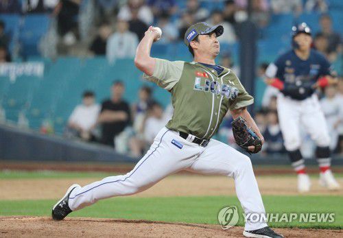 오승환의 역투(대구=연합뉴스) 윤관식 기자 = 6일 오후 대구 삼성라이온즈파크에서 열린 2023 프로야구 NC 다이노스와 삼성 라이온즈의 경기. 9회초 삼성 마무리투수 오승환이 역투하고 있다. 2023.6.6 psik@yna.co.kr