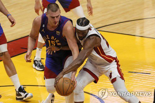 니콜라 요키치와 지미 버틀러[USA TODAY Sports=연합뉴스]