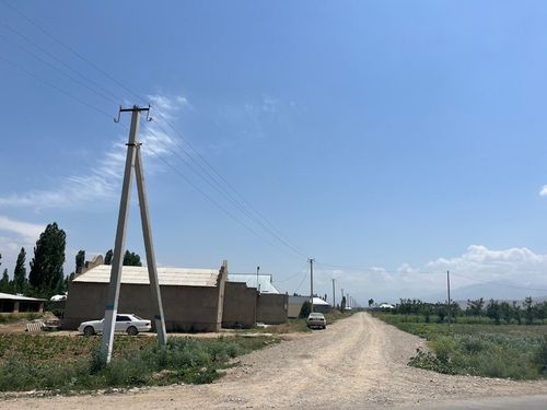 키르기스스탄 탈라스주 샤드칸면 투이토 마을의 'K.K. 연탄길'(비슈케크[키르키스스탄]=연합뉴스) 김정진 기자 = 14일 키르기스스탄 탈라스주 샤드칸면 투이토 마을에 생긴 'K.K. 연탄길'의 모습. 2023.6.14. stopn@yna.co.kr