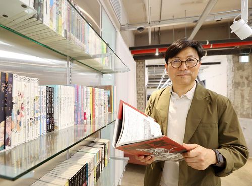 박인하 웹툰자율규제위원장(서울=연합뉴스) 이재희 기자 = 박인하 웹툰자율규제위원장이 지난 19일 서울 성동구 서울웹툰아카데미에서 연합뉴스와 인터뷰를 하고 있다. 2023.6.21     scape@yna.co.kr