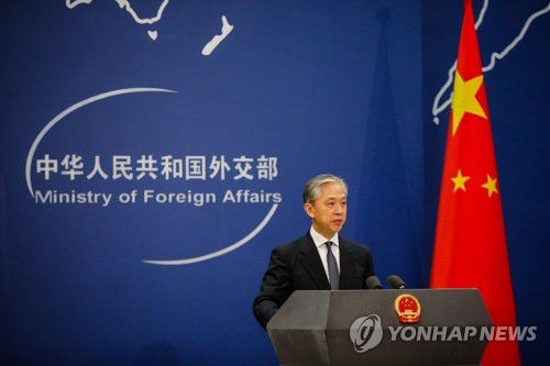 브리핑하는 왕원빈 중국 외교부 대변인[베이징 EPA=연합뉴스 자료사진]