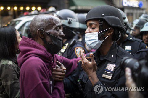 2020년 조지 플로이드 사건 직후 뉴욕의 항의 시위[AP 연합뉴스 자료사진]