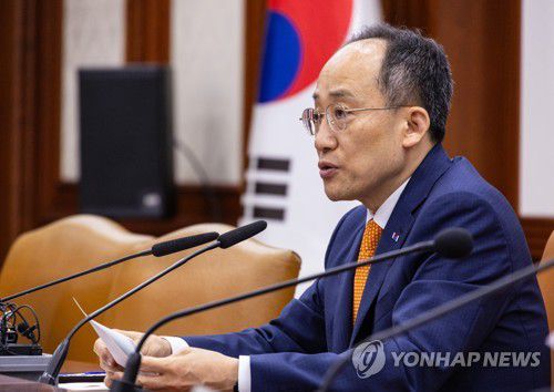 추경호 부총리, 비상 경제ㆍ수출 투자 대책회의에서 발언(서울=연합뉴스) 황광모 기자 = 추경호 경제부총리 겸 기획재정부 장관이 21일 오전 서울 종로구 정부서울청사에서 열린 비상 경제 장관회의 겸 수출 투자 대책 회의에 참석해 회의 의제를 설명하고 있다. 2023.6.21 hkmpooh@yna.co.kr