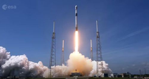 유클리드 우주망원경을 싣고 발사되는 스페이스X 팰컨9 로켓[ESA 유튜브 영상 캡처. 재판매 및 DB 금지]