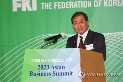 인사말하는 도쿠라 마사카즈 게이단렌 회장      (서울=연합뉴스) 류효림 기자 = 도쿠라 마사카즈 게이단렌 회장이 지난 5일 오전 서울 여의도 전경련 콘퍼런스센터에서 열린  2023 아시아 비즈니스 서밋에서 인사말을 하고 있다. 2023.7.5     ryousanta@yna.co.kr (끝)