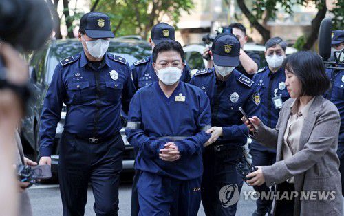 지난 5월 영장심사 출석하는 라덕연[연합뉴스 자료사진]