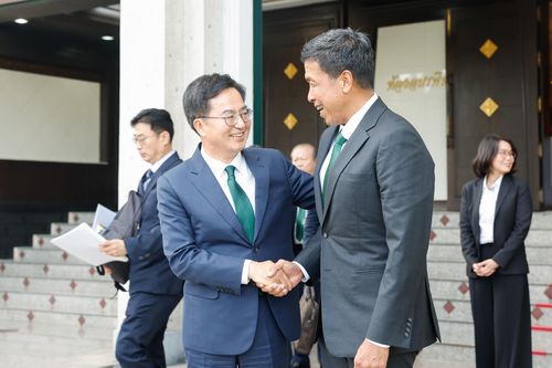 김동연(왼쪽) 지사와 찻찻 싯티판 태국 방콕 시장 [경기도 제공. 재판매 및 DB 금지]