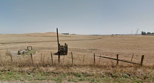 캘리포니아주 트래비스 공군기지 인근의 목초지[Google Maps 캡처.재판매 및 DB 금지]