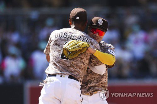 복귀한 김하성(오른쪽)[AP=연합뉴스]