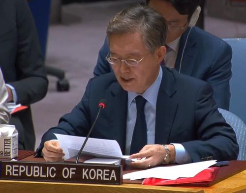 안보리서 발언하는 황준국 주유엔대사[유엔웹티비 캡처]