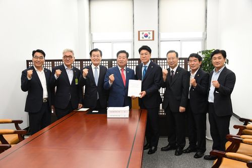 국회 과방위에 우주항공청 특별법 제정 촉구 건의문 전달[경남도의회 제공. 재판매 및 DB 금지]