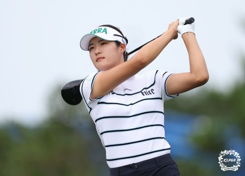 티샷하는 김민별김민별이 7월 14일 제주시에 위치한 더시에나(제주)에서 열린 '에버콜라겐 더시에나 퀸즈크라운 2023' 2라운드 10번 홀에서 티샷하고 있다. [KLPGA 제공. 재판매 및 DB 금지]