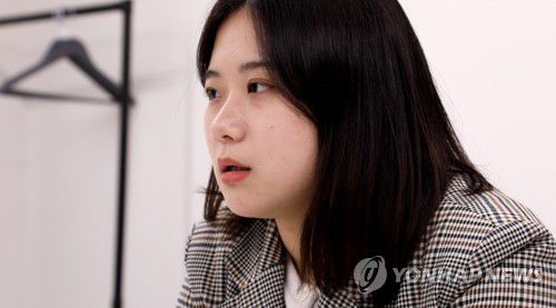 연합뉴스와 인터뷰 중인 박지현 전 비대위원장[촬영 이건희]