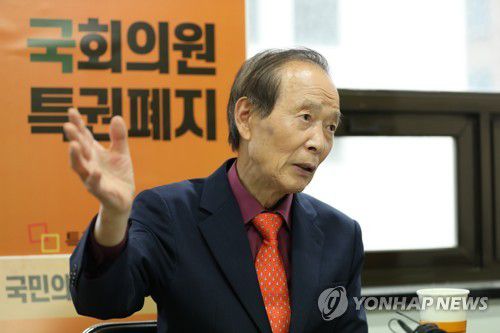 연합뉴스와 인터뷰 중인 장기표 대표[촬영 이건희]