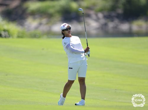 3번 홀(파4)에서 아이언샷 하는 임진희[KLPGA 제공. 재판매 및 DB 금지]
