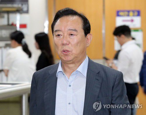 법정 향하는 송철호 전 울산시장연합뉴스 자료사진]