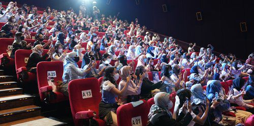 인도네시아 자카르타에서 열린 배우 옹성우 팬사인회2022년 12월 3일 인도네시아 자카르타에서 열린 배우 옹성우 팬 사인회에서 인도네시아 팬들이 휴대전화 카메라로 촬영을 하고 있다.  [한국콘텐츠진흥원 제공. 재판매 및 DB 금지]