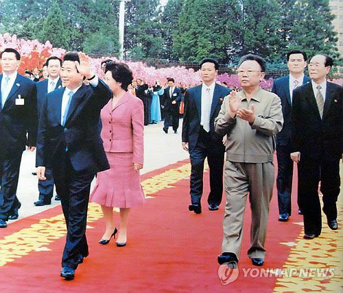 평양 방문한 노무현 대통령[연합뉴스 자료 사진]