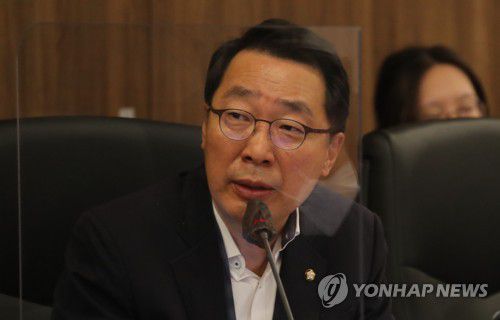 발언하는 윤영찬 의원[연합뉴스 자료사진]