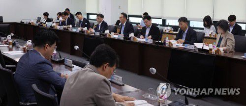 지난 5월 30일 서울 서초구 국제전자센터 대회의실에서 열린 제9차 건강보험정책심의위원회에서 박민수 위원장이 발언하는 모습 [연합뉴스 자료사진]