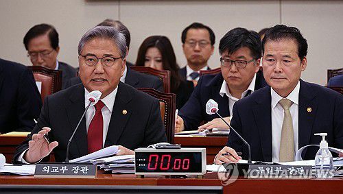외통위 출석한 장관들(서울=연합뉴스) 한상균 기자 = 31일 국회에서 열린 외교통일위원회에 박진 외교부 장관과 김영호 통일부 장관이 출석해 있다. 2023.8.31 xyz@yna.co.kr