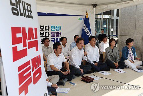 더불어민주당 최고위원회의(서울=연합뉴스) 신준희 기자 = 더불어민주당 이재명 대표가 1일 국회 단식농성장에서 열린 최고위원회의에서 발언을 하고 있다. 2023.9.1 hama@yna.co.kr