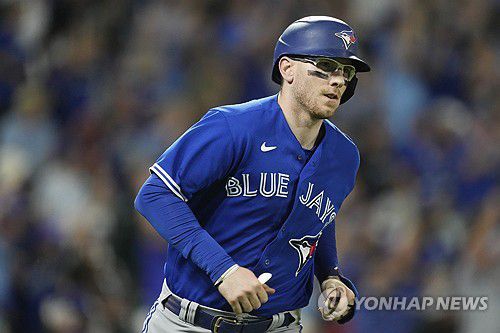 오른손 중지 골절상을 당한 토론토 포수 잰슨[AP=연합뉴스 자료사진]
