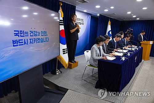 우리 해역 방사성 물질 관리 현황 설명하는 박성훈 해수부 차관(서울=연합뉴스) 황광모 기자 = 박성훈 해양수산부 차관이 4일 오전 서울 종로구 정부서울청사에서 열린 후쿠시마 원전 오염수 방류 관련 일일 브리핑에 참석해 우리 정부가 측정한 우리 해역 방사성 물질 측정값에 대해 설명하고 있다. 2023.9.4 hkmpooh@yna.co.kr