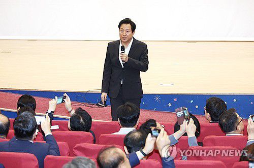 국민의힘 당협사무국장 연수서 특강하는 오세훈(서울=연합뉴스) 신준희 기자 = 오세훈 서울시장이 4일 국회에서 열린 국민의힘 당협사무국장 연수에서 특강을 하고 있다. 2023.9.4 hama@yna.co.kr