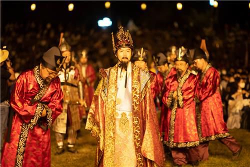 지난해 백제문화재 때 선보인 사비천도페스타[부여군 제공. 재판매 및 DB 금지]