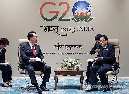 G20 계기 한일 정상회담(뉴델리=연합뉴스) 임헌정 기자 = 주요 20개국(G20) 정상회의에 참석 중인 윤석열 대통령이 10일(현지시간) 인도 뉴델리의 정상회의장인 바라트 만다팜에서 기시다 후미오 일본 총리와 한·일 정상회담을 하고 있다. 2023.9.10 [공동취재] kane@yna.co.kr