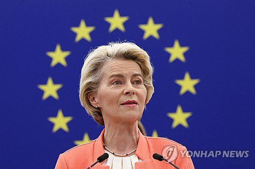 연례 정책연설하는 EU 집행위원장 (스트라스부르 로이터=연합뉴스) 우르줄라 폰데어라이엔 EU 집행위원장이 13일(현지시간) 프랑스 스트라스부르 유럽의회에서 연례 정책연설을 하고 있다. 2023.9.13 photo@yna.co.kr