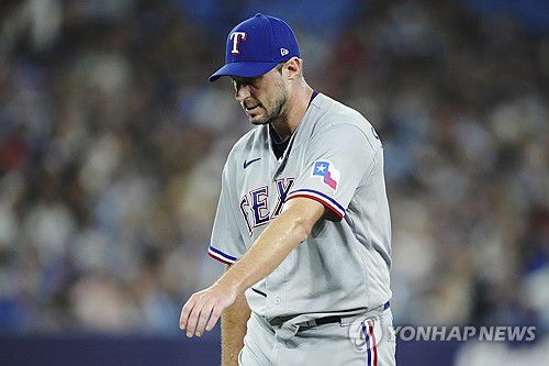 팔 통증으로 스스로 마운드를 내려가는 맥스 셔저[AP=연합뉴스]