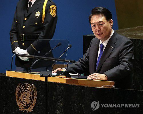 유엔총회 기조연설하는 윤석열 대통령(뉴욕=연합뉴스) 임헌정 기자 = 미국을 방문 중인 윤석열 대통령이 20일(현지시간) 뉴욕 유엔본부에서 열린 제78차 유엔총회에서 기조연설을 하고 있다. 2023.9.21 kane@yna.co.kr