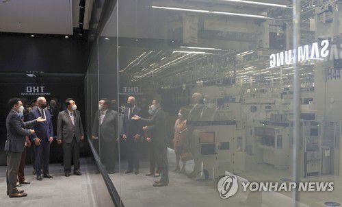 평택 삼성전자 반도체공장 시찰하는 한미 정상[연합뉴스 자료사진]