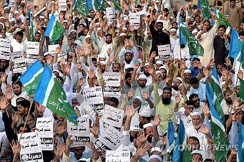 전기요금 인상에 항의하는 파키스탄 시민들[AFP 연합뉴스 자료사진. 재판매 및 DB 금지]