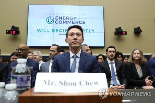 미국 연방하원 청문회에 참석한 추쇼우즈 틱톡 CEO[EPA 연합뉴스 자료사진]