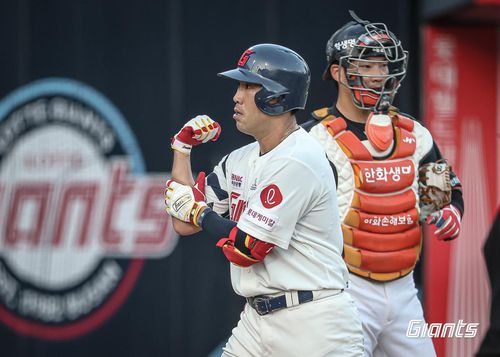 리그 5호 전구단 상대 홈런을 달성한 롯데 전준우[롯데 자이언츠 제공. 재판매 및 DB 금지]